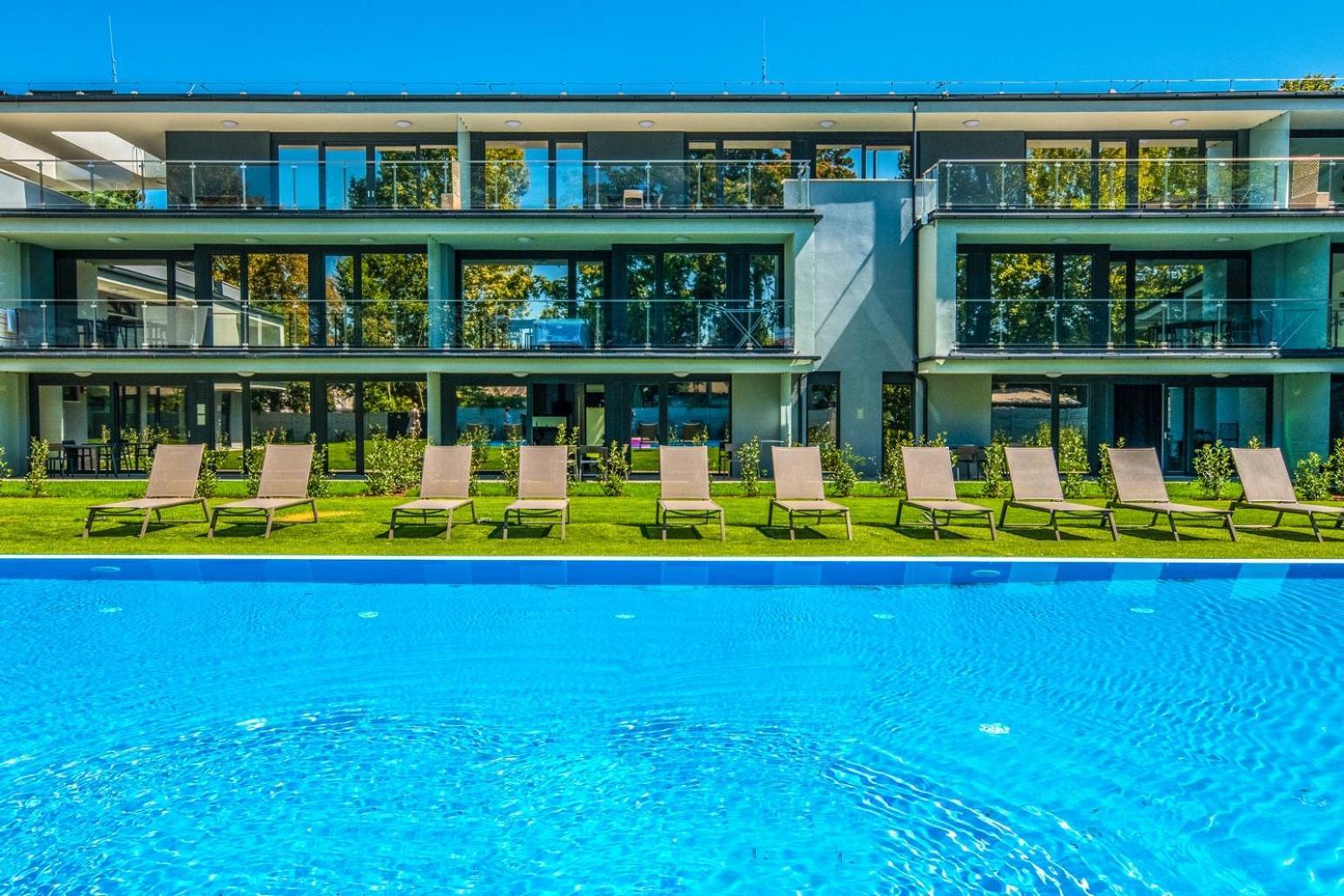H55 Aparthotel Balatonlelle Exterior foto